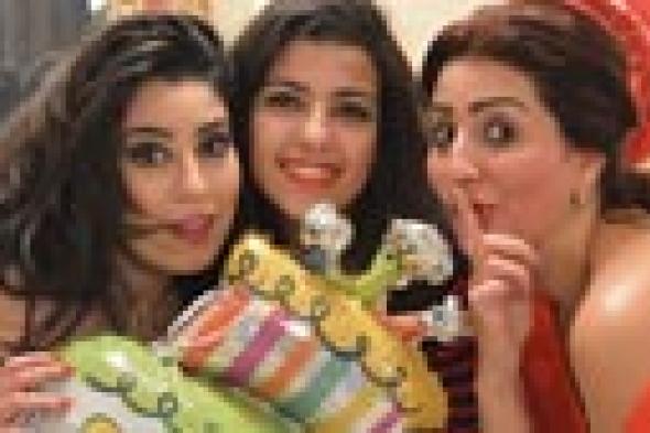 بالصور-آيتن عامر تحتفل مع أسرتها بعيد ميلادها