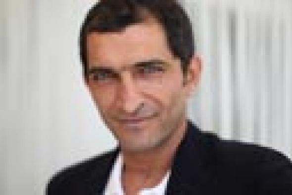 عمرو واكد بعد التظاهرات الرافضة لبراءة مبارك: بعودة الأيام