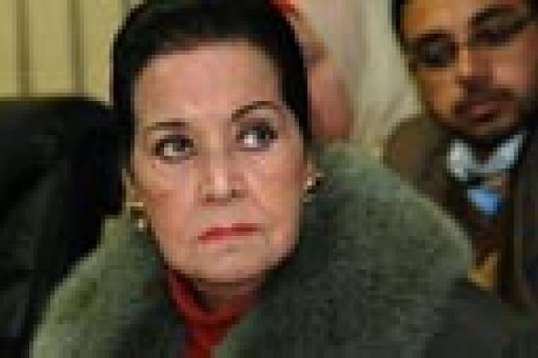 صورة- مديحة يسري تتحدى المرض والشيخوخة باحتفالها بعيد ميلادها مع ميرفت ودلال