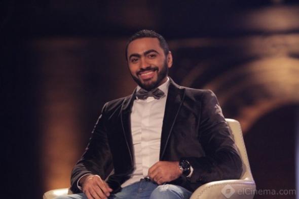 بالصورة: تامر حسني يوقِّع عقد فيلمه الجديد مع وائل عبد الله