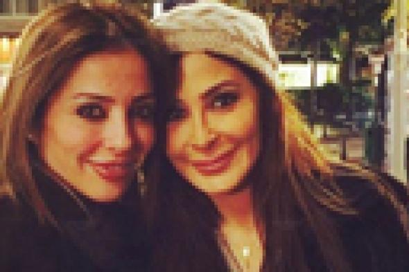 بالصور- إليسا تستمتع بأجواء الكريسماس في اسطنبول‎ مع وفاء الكيلاني