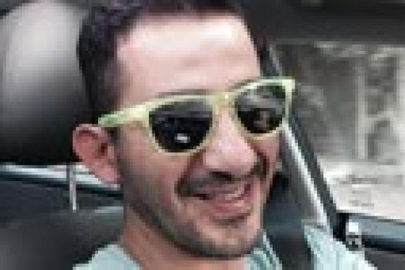 بعد اكتمال شفاؤه.. أحمد حلمي يؤدي مناسك العمرة