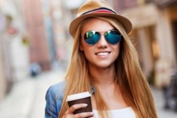 القبعة: تاج على رؤوس النساء المعاصرات