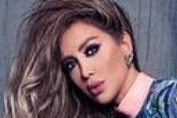 بالصور والفيديو-  مايا دياب تمزج بين الحجاب و"الشورت" في "ستار أكاديمي"
