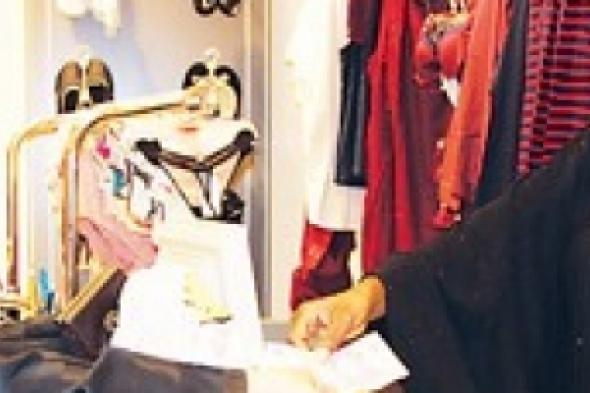 سيدات أعمال: 10 ساعات عمل للنساء يهدد برامج تأنيث المحلات