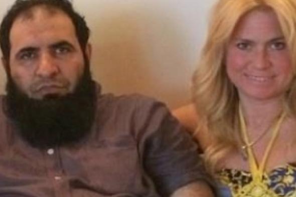 بالصور..رئيس "الأمر بالمعروف" يكشف حقيقة صورته مع امرأة إيطالية