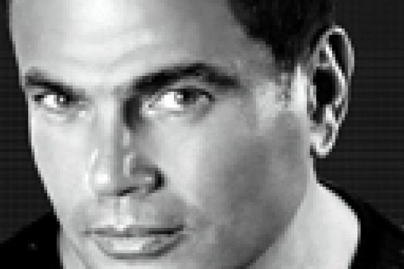 خاص- عمرو دياب لم يصور حتى الآن أي أغنية من "شفت الأيام"