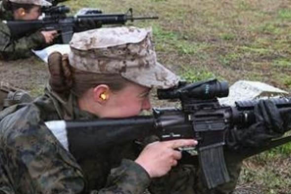 وزارة الدفاع البريطانية: السماح للنساء بالقتال على الجبهات الأمامية في 2016