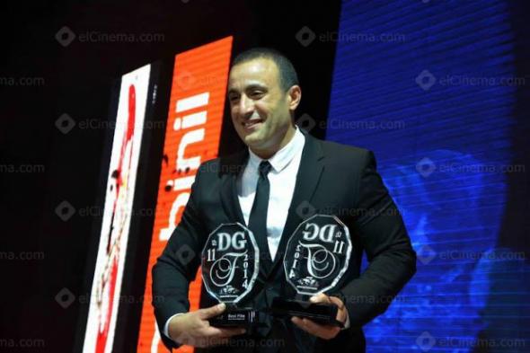 أحمد السقا يهدي جائزة "دير جيست" للراحل خالد صالح