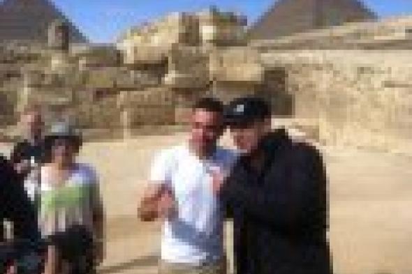 بالصور: السقا يصطحب تشافي هيرنانديز في جولة سياحية بالأهرامات
