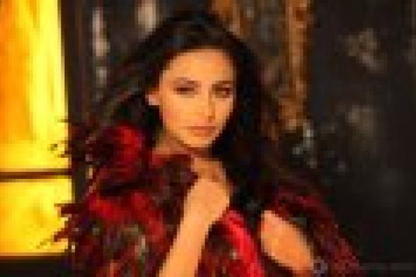 بالصورة.. ميس حمدان عن صفعة نضال الشافعي: "أكل العيش مر"!