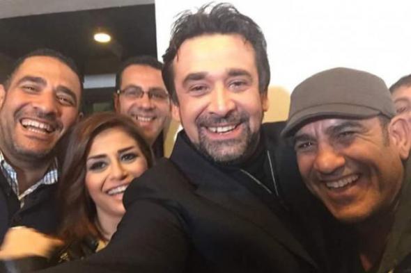 بالصورة: سيلفي كريم عبد العزيز في بروفات "وش تاني"