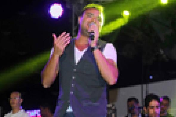 بالفيديو- رامي صبري يتلقى طلب من هاني شاكر.. ومحسن جابر ينفي تشابهه مع عمرو دياب