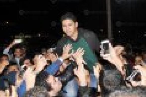بالصور: استقبال حافل لنجم "ستار أكاديمي" محمد شاهين في مطار القاهرة