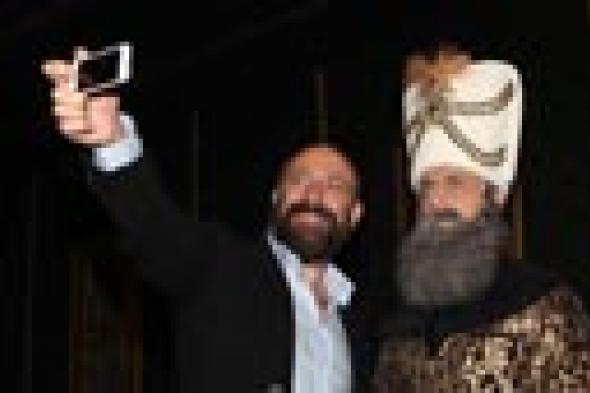 بالصور- "السلطان سليمان" يتبرع بلحيته