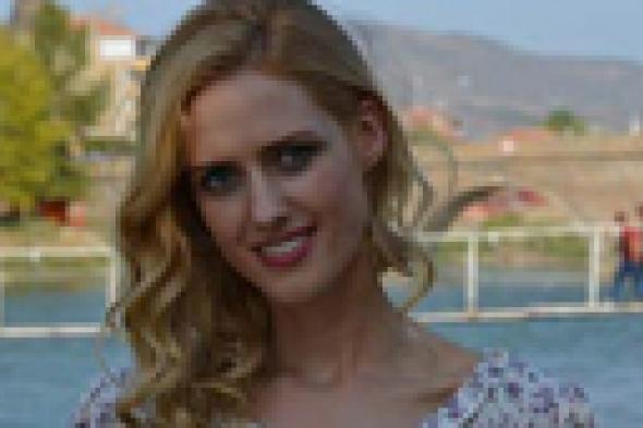 صورة: "كارولين" من "على مر الزمان" تشهر إسلامها وتتزوج على يد مأذون!‎