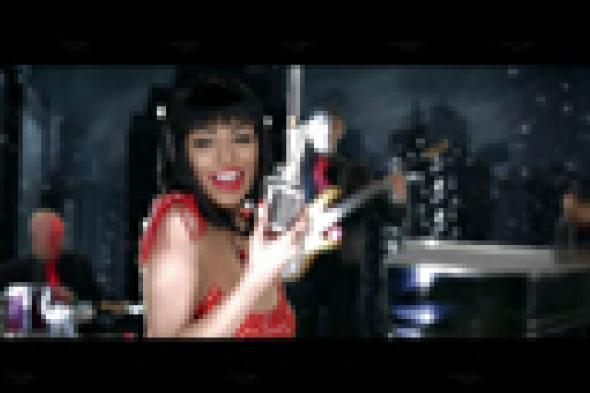 بالفيديو- دوللي شاهين تطرح كليب "سنة سعيدة"