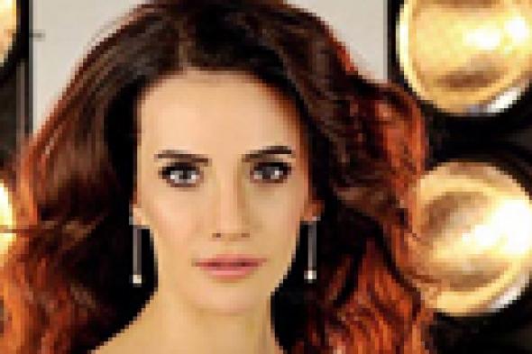 صورة- التركية "نور" تحتفل برأس السنة في درجة حرارة 17 تحت الصفر