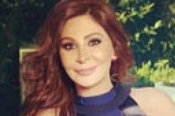 بالفيديو- سقوط إليسا على المسرح في حفل رأس السنة