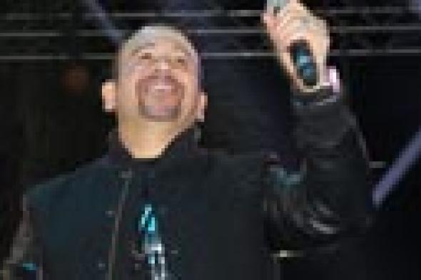 بالصور- هشام عباس وأحمد عصام يحتفلان بالعام الجديد في "مول العرب"