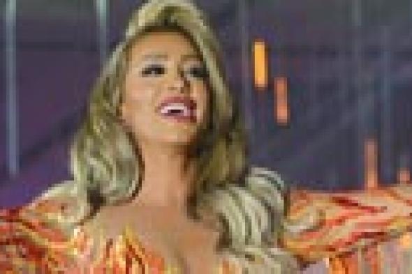 بالصور- مايا دياب تشعل رأس السنة بـ"ملابس نارية"