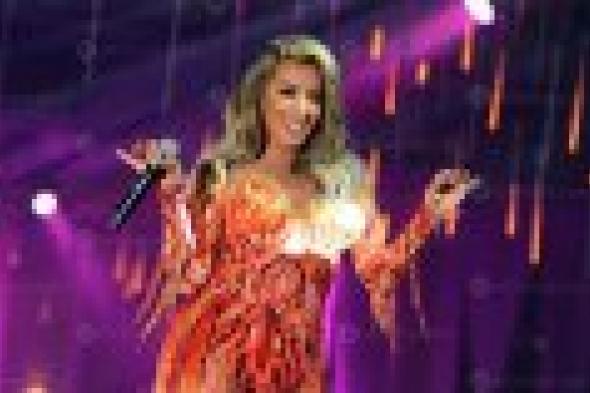 بالصور: مايا دياب تتألق بفستان ناري ليلة رأس السنة