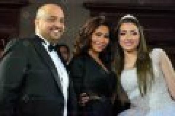 بالصور: نجوم الغناء يحتفلون بزفاف الموزع "توما"