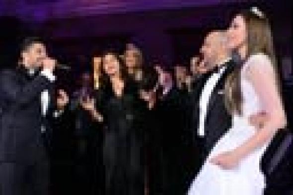 بالصور- شيرين ومايا دياب ترافقان حماقي بالرقص على أنغام "جرى إيه" في زفاف توما