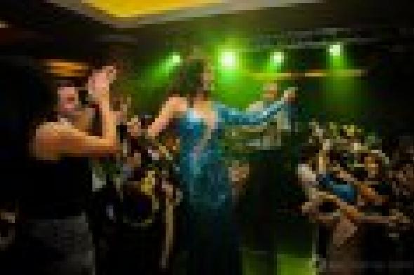 بالصور: دومينيك حوراني تشعل حفلها الغنائي في لبنان