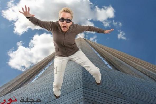 تقفز بطفلتيها من الطابق الـ 30 بسبب خيانة صديقها