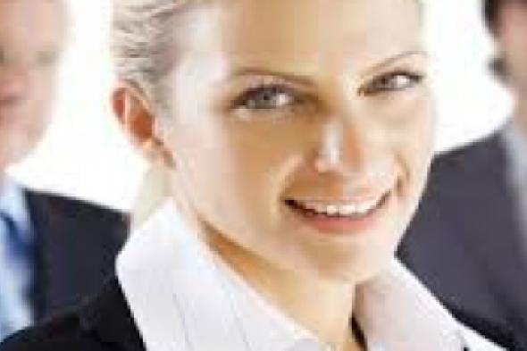 ما السبب الذي يمنع النساء تبوّؤ المناصب المهنية العليا؟