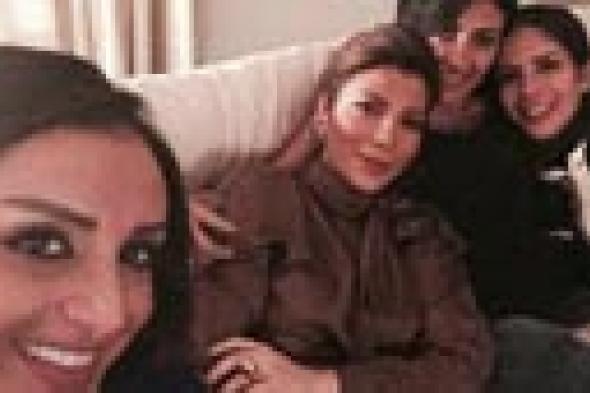 صورة- منى زكي وأصالة أجمل هدية في عيد ميلاد أنغام