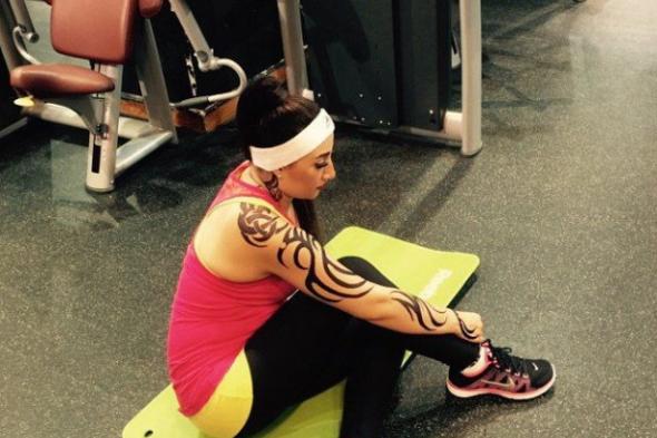 بالصورة: "تاتو بوسي" يثير الجدل والسخرية على مواقع التواصل الاجتماعي