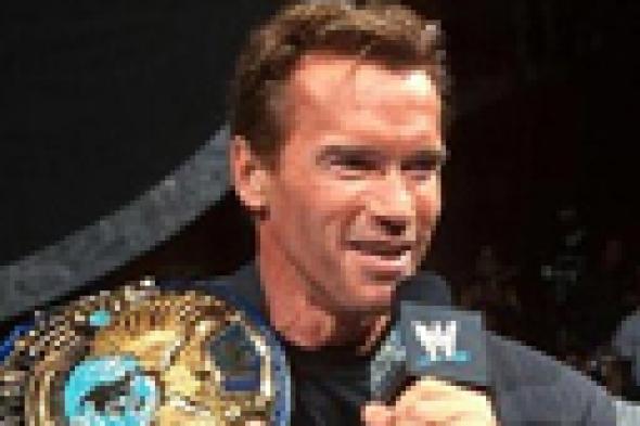 صورة وفيديو- أرنولد شوارزنجر ينضم لقاعة مشاهير الـ WWE