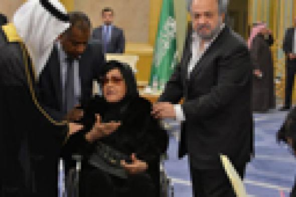 بالصور- مديحة يسري تحضر عزاء ملك السعودية بالقاهرة على كرسي متحرك