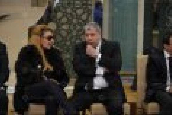 بالصور: يسرا ونادية الجندي وهنيدي أبرز الحضور في عزاء الملك عبدالله بالسفارة