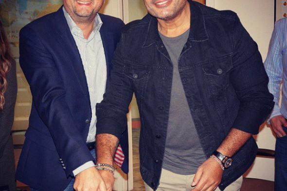 بالصورة: عمرو دياب سفير العلامة التجارية الرسمي لشركة "ويسترن يونيون" العالمية