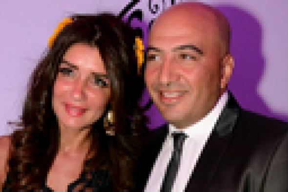 صورة- غادة عادل مع زوجها وابنها في "العمرة"