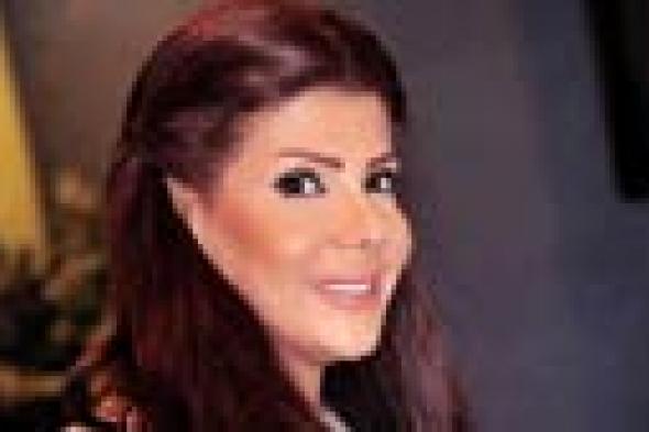 الكويتية إلهام الفضالة تروج لعروض أشرف عبد الباقي المسرحية في بلدها