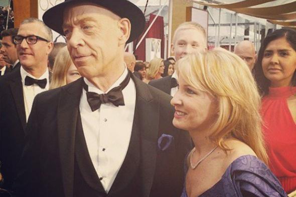 جي كيه سيمونز يحصد الأوسكار الأولى في تاريخه