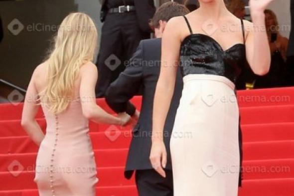 إيما واتسون تنفي وجود علاقة غرامية تجمعها بالأمير هاري!