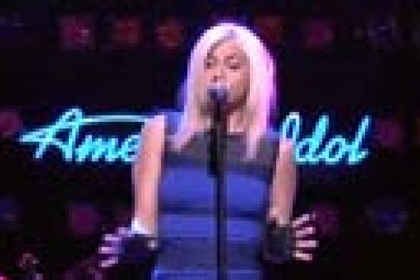 بالفيديو- متسابقة "American Idol" تفاجئ الحكام بارتداء "الفستان"
