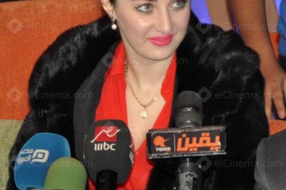 إحالة صافيناز لمحكمة الجنح بتهمة إهانة علم مصر