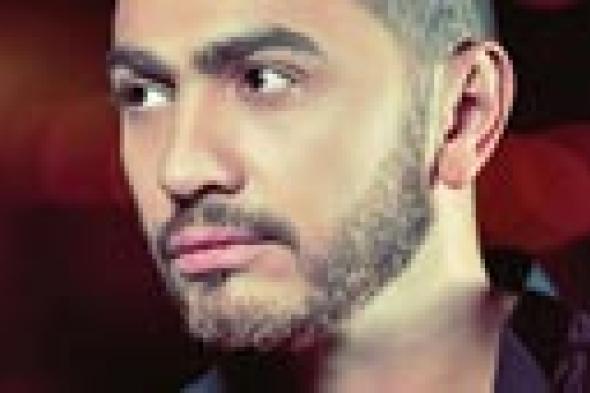 بالفيديو- تامر حسني: لم أعاتب والدي على غيابه 20 عاماً