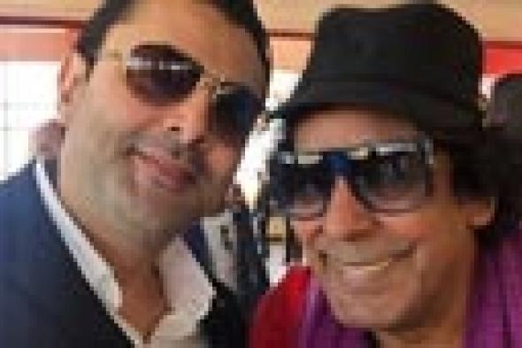 بالصور- نجوم الفن يغزون المؤتمر الاقتصادي بصور "السيلفي"