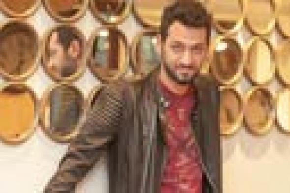 التركى "أمير": والدتى تغضب من مشاهد "القبلات"
