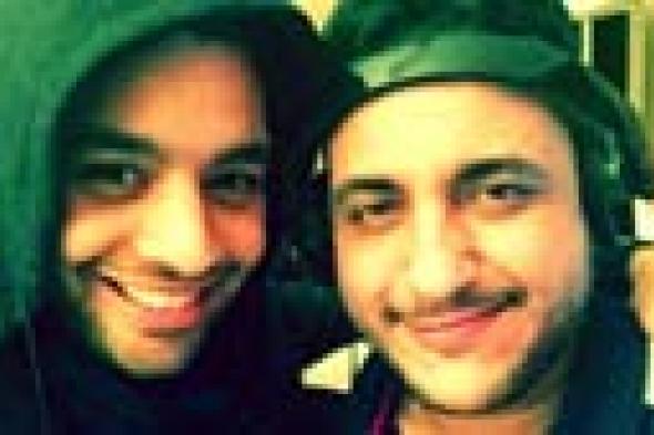 صورة- قط يفسد تسجيل أحمد جمال لأغنيته الجديدة