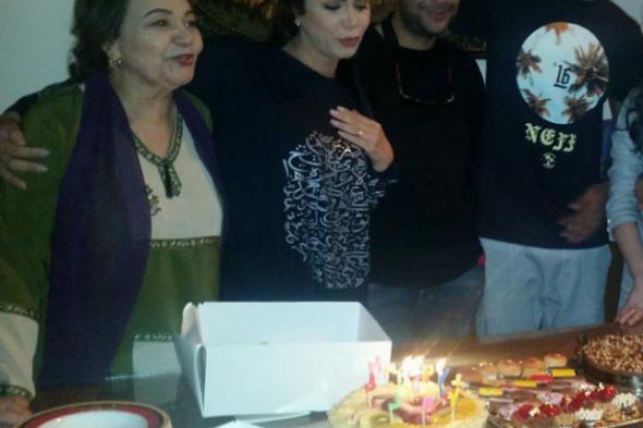 بالصورة: أحمد فهمي بحتفل بعيد ميلاده في كواليس "زواج بالإكراه"