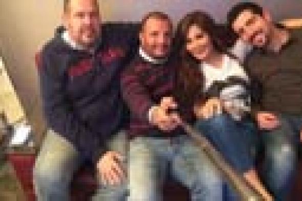 صورة- إليسا تعلن عن مفاجأة لجمهورها بـ "سيلفي" من الاستوديو