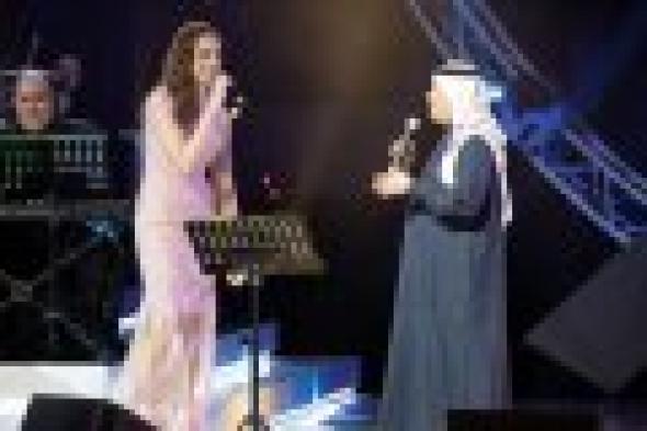 بالفيديو: محمد عبده يسخر من فارق الطول بينه وبين آمال ماهر على مسرح "هلا فبراير"